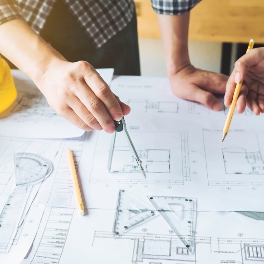 Na Industel, entendemos que a base de qualquer estrutura metálica de sucesso está em um projeto bem elaborado e em cálculos precisos