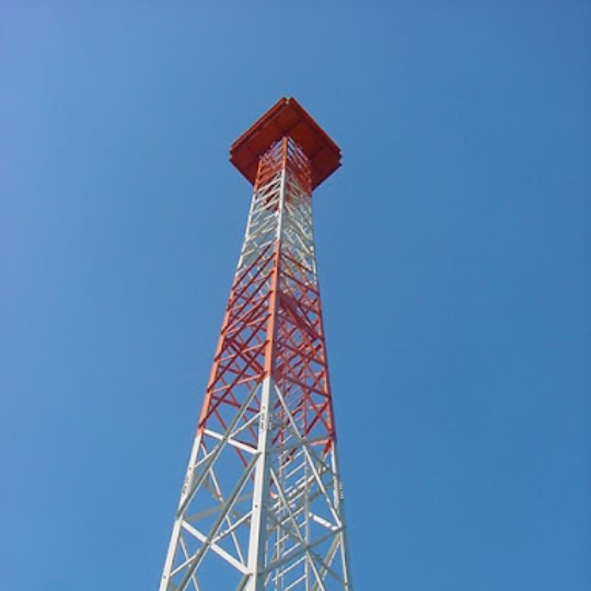 Os postes autoportantes treliçados da Industel são projetados para oferecer soluções robustas e confiáveis para uma variedade de aplicações, incluindo suportes para sinais, iluminação pública e outros componentes estruturais.