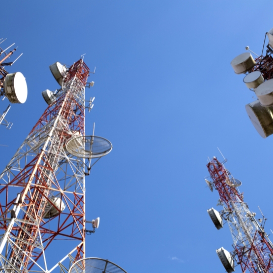 Os postes autoportantes treliçados da Industel são projetados para oferecer soluções robustas e confiáveis para uma variedade de aplicações, incluindo suportes para sinais, iluminação pública e outros componentes estruturais.